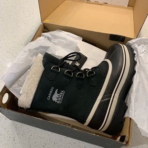 Sorel Women’s Caribou Boot, black, size 8